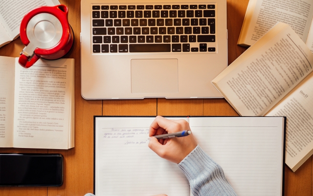 ویراستاری ادبی و فنی انجام بدم.