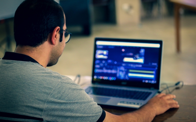 در حوزه ی ساخت موشن گرافیک دو بعدی و ساخت تیزر های تبلیغاتی فعالیت کنم