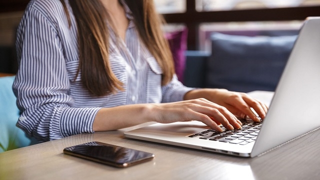 محتوای شمارو باسرعت و دقت بالا تایپ کنم