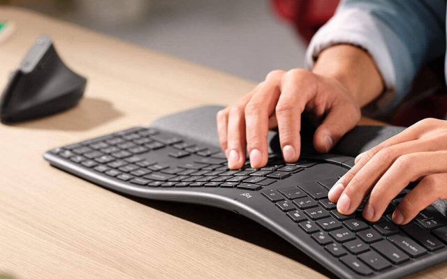 محتوای شمارو باسرعت و دقت بالا تایپ کنم