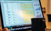 کمک-نگران-فایل-اکسل-خود-نباشید